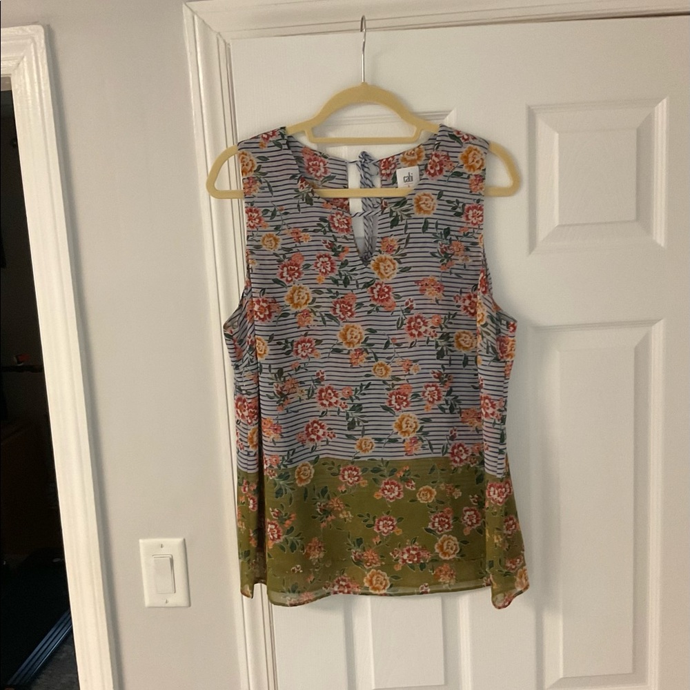 Sleeveless floral print tunic blouse